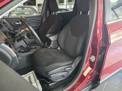 2019 Jeep Cherokee Latitude 4DR SUV   - Photo 10 - Hamilton, OH 45015