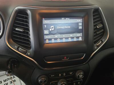 2019 Jeep Cherokee Latitude 4DR SUV   - Photo 25 - Hamilton, OH 45015