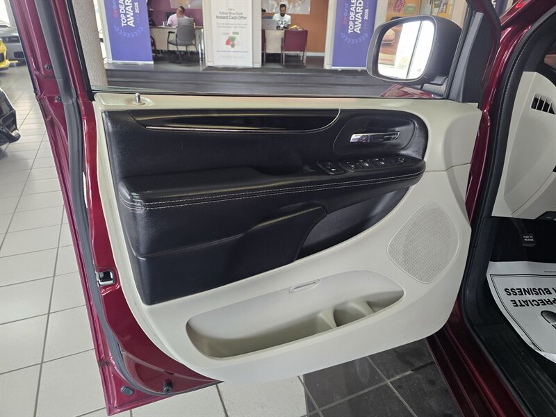 2019 Dodge Grand Caravan SXT 4DR MINI-VAN - Photo 7 - Hamilton, OH 45015