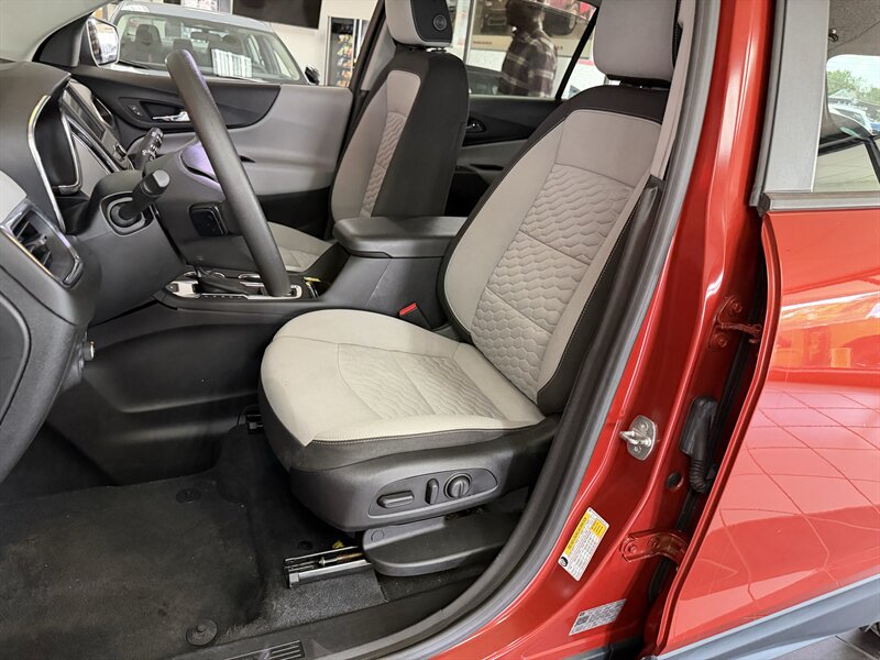 2020 Chevrolet Equinox LS - Photo 12 - Hamilton, OH 45015