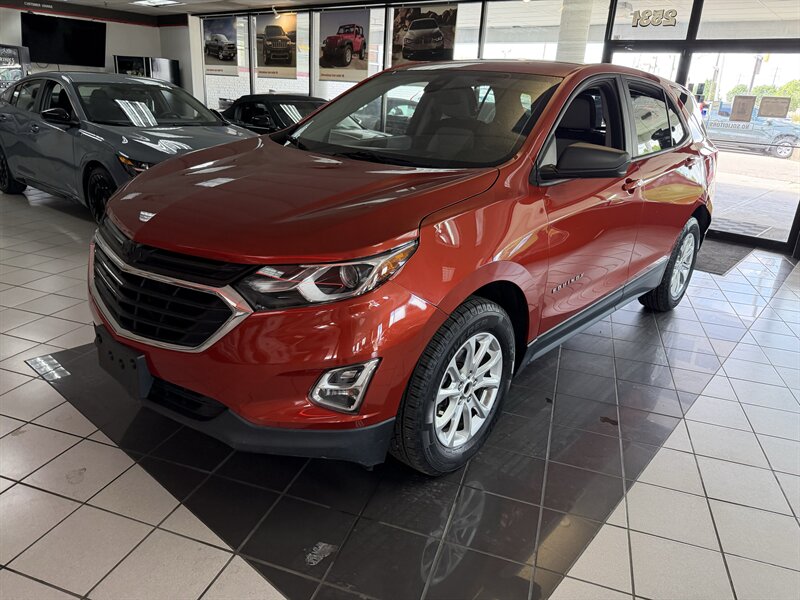 2020 Chevrolet Equinox LS   - Photo 1 - Hamilton, OH 45015