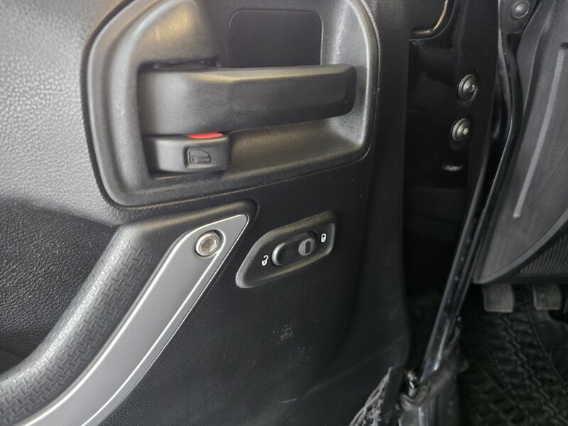 2013 Jeep Wrangler Sahara - Photo 13 - Hamilton, OH 45015