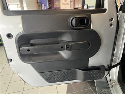 2008 Jeep Wrangler UNLIMITED X 4DR SUV 4X4   - Photo 17 - Hamilton, OH 45015