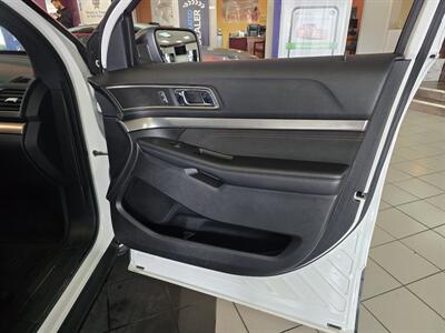 2018 Ford Explorer XLT 4DR SUV 4X4   - Photo 17 - Hamilton, OH 45015