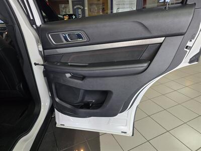 2018 Ford Explorer XLT 4DR SUV 4X4   - Photo 20 - Hamilton, OH 45015