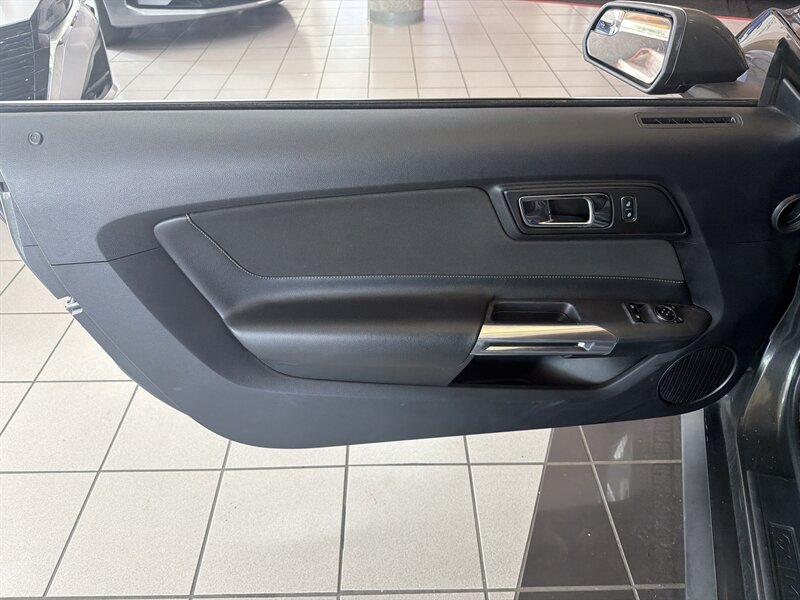 2017 Ford Mustang GT - Photo 11 - Hamilton, OH 45015
