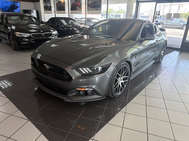 2017 Ford Mustang GT   - Photo 1 - Hamilton, OH 45015