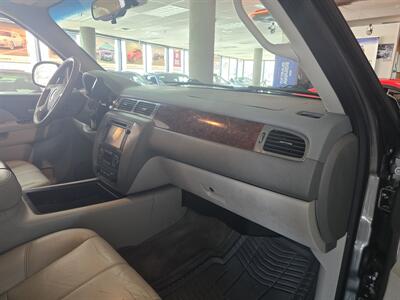 2012 GMC Yukon SLT-XL 4DR SUV - Photo 17 - Hamilton, OH 45015