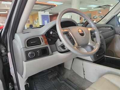 2012 GMC Yukon SLT-XL 4DR SUV - Photo 8 - Hamilton, OH 45015