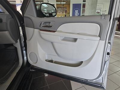 2012 GMC Yukon SLT-XL 4DR SUV - Photo 16 - Hamilton, OH 45015