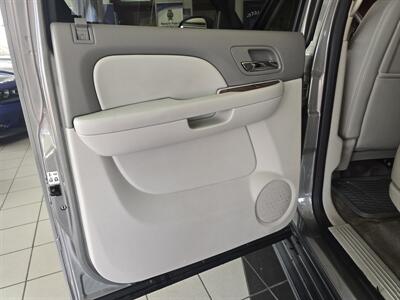 2012 GMC Yukon SLT-XL 4DR SUV - Photo 10 - Hamilton, OH 45015