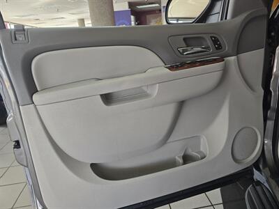 2012 GMC Yukon SLT-XL 4DR SUV - Photo 7 - Hamilton, OH 45015