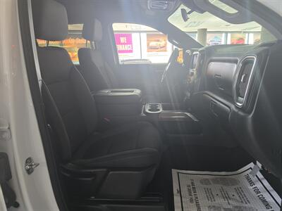 2021 Chevrolet Silverado 1500 RST 4DR CREW CAB 4X4   - Photo 14 - Hamilton, OH 45015