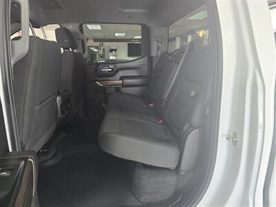 2021 Chevrolet Silverado 1500 RST 4DR CREW CAB 4X4   - Photo 11 - Hamilton, OH 45015