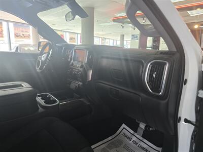 2021 Chevrolet Silverado 1500 RST 4DR CREW CAB 4X4   - Photo 13 - Hamilton, OH 45015
