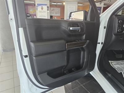 2021 Chevrolet Silverado 1500 RST 4DR CREW CAB 4X4   - Photo 6 - Hamilton, OH 45015