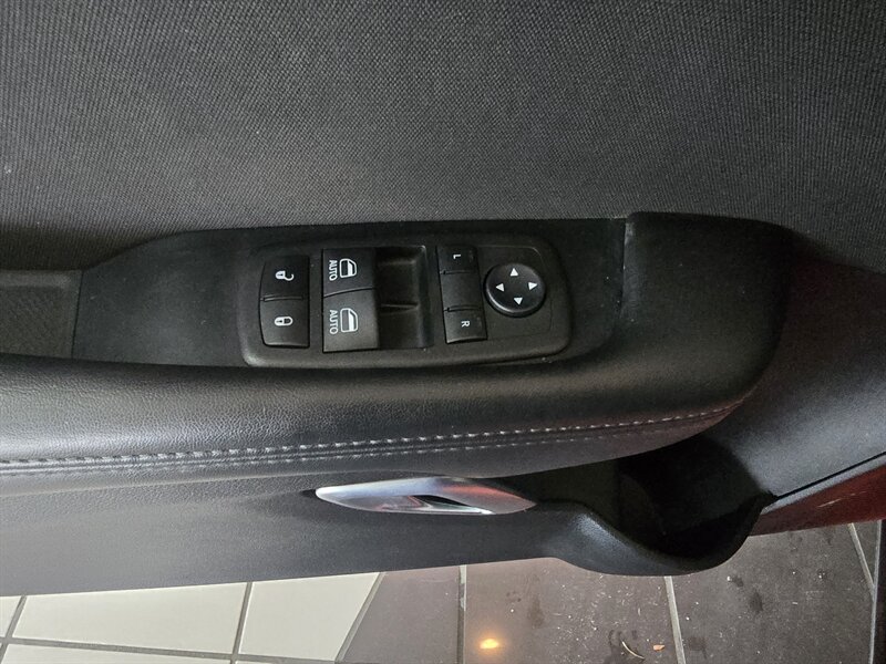 2023 Dodge Challenger SXT - Photo 17 - Hamilton, OH 45015