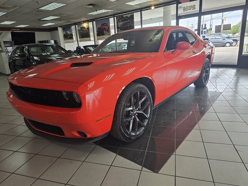 2023 Dodge Challenger SXT   - Photo 1 - Hamilton, OH 45015