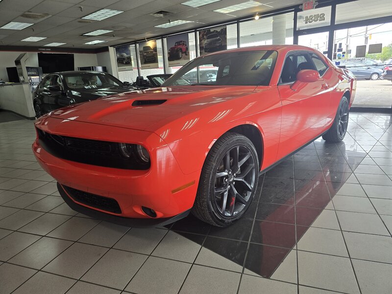 2023 Dodge Challenger SXT - Photo 2 - Hamilton, OH 45015