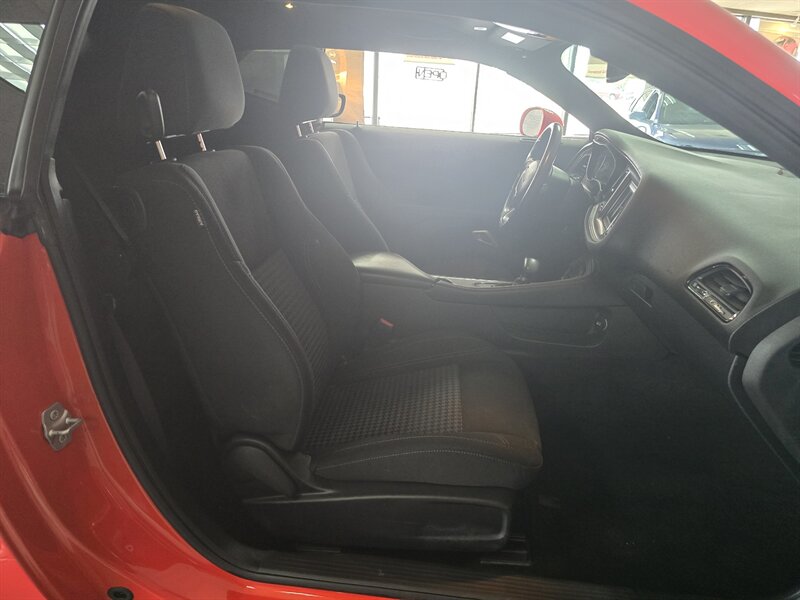 2023 Dodge Challenger SXT - Photo 14 - Hamilton, OH 45015