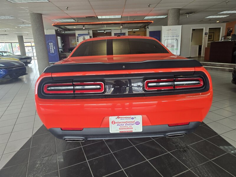 2023 Dodge Challenger SXT - Photo 6 - Hamilton, OH 45015