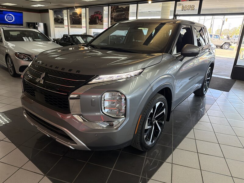 2024 Mitsubishi Outlander SE Black Edition   - Photo 1 - Hamilton, OH 45015