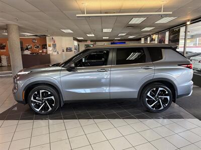 2024 Mitsubishi Outlander SE Black Edition   - Photo 2 - Hamilton, OH 45015