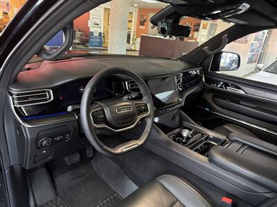 2024 Jeep Wagoneer Obsidian - Photo 11 - Hamilton, OH 45015