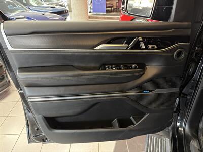 2024 Jeep Wagoneer Obsidian - Photo 19 - Hamilton, OH 45015