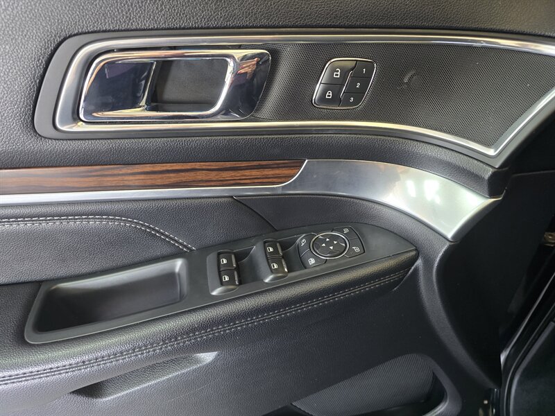 2019 Ford Explorer Limited 4DR SUV 4X4 - Photo 22 - Hamilton, OH 45015