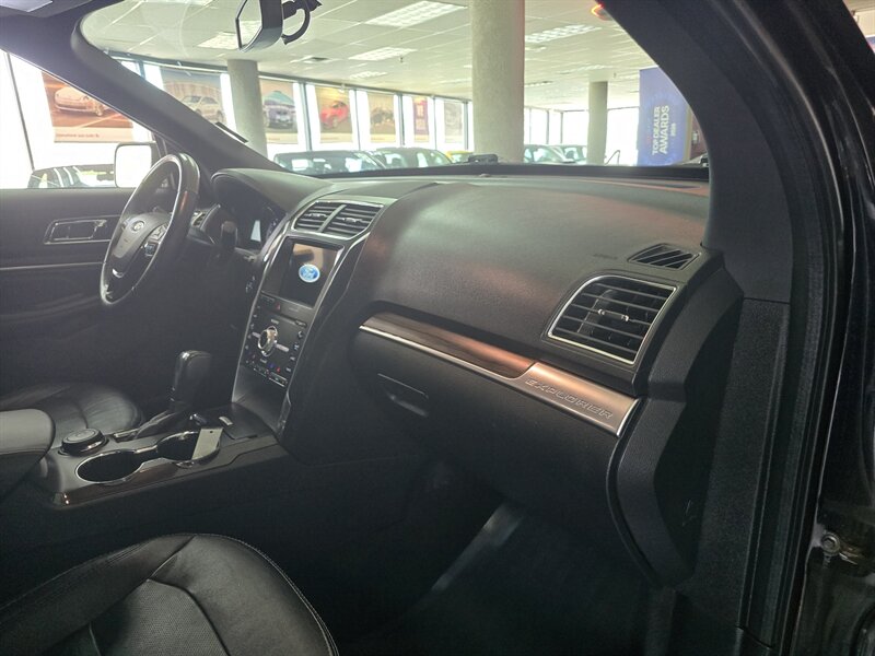 2019 Ford Explorer Limited 4DR SUV 4X4 - Photo 16 - Hamilton, OH 45015