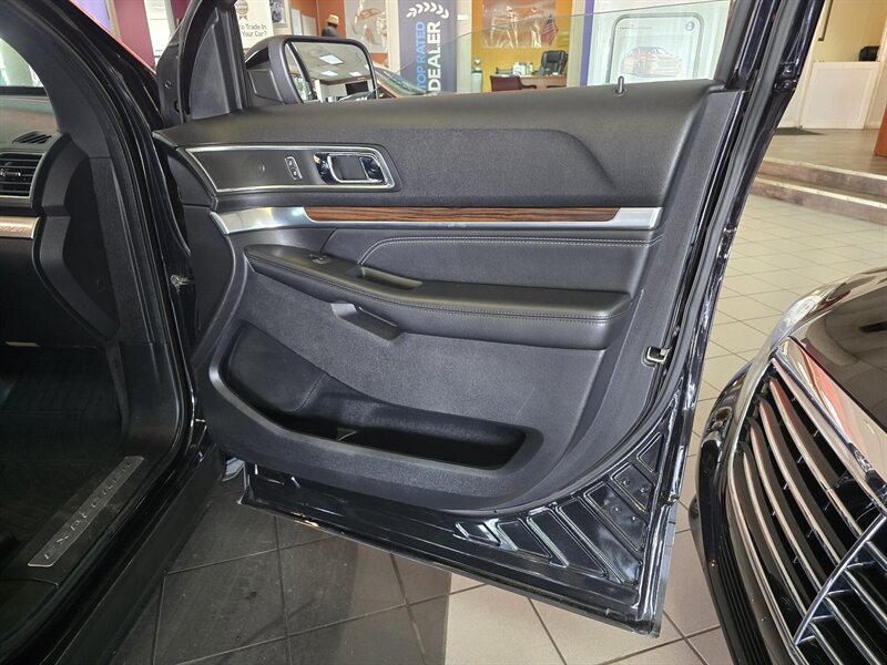 2019 Ford Explorer Limited 4DR SUV 4X4 - Photo 15 - Hamilton, OH 45015