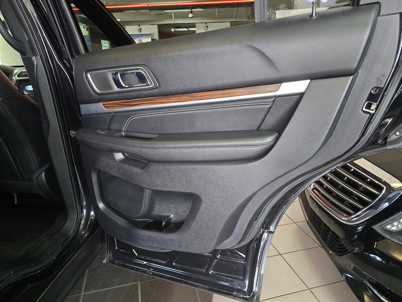 2019 Ford Explorer Limited 4DR SUV 4X4 - Photo 18 - Hamilton, OH 45015