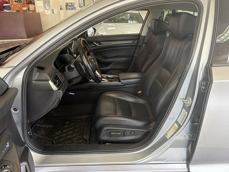 2018 Honda Accord Touring - Photo 9 - Hamilton, OH 45015