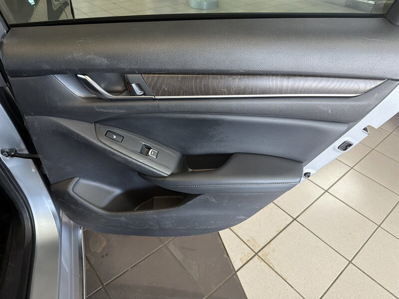 2018 Honda Accord Touring - Photo 25 - Hamilton, OH 45015
