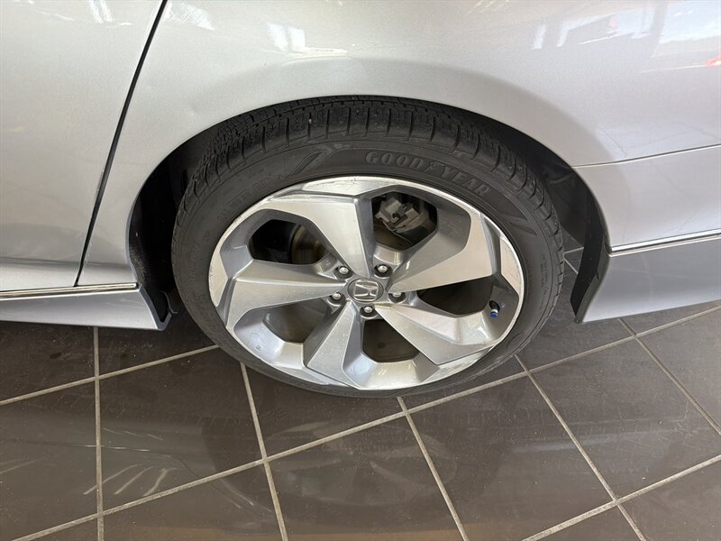 2018 Honda Accord Touring - Photo 31 - Hamilton, OH 45015