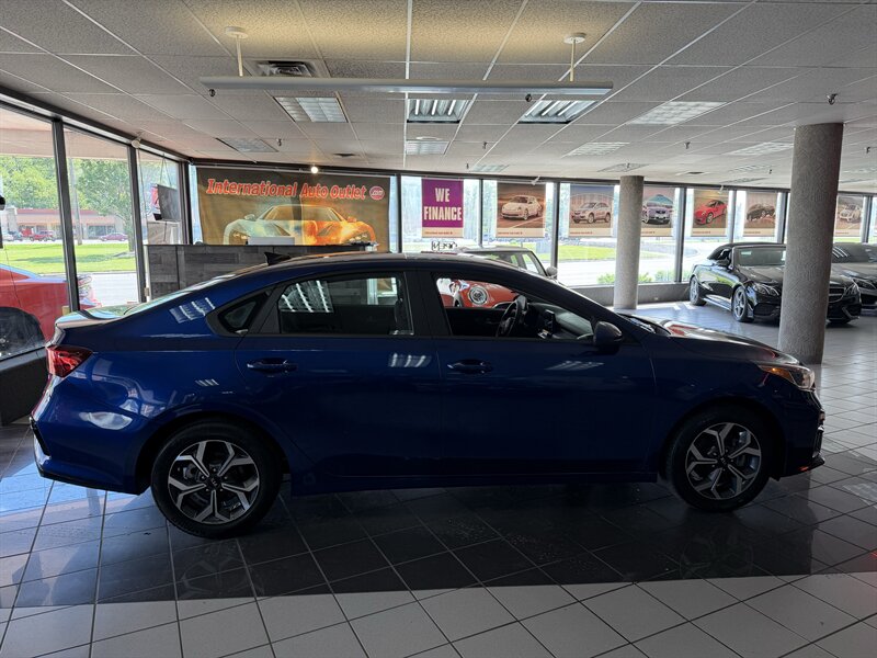 2021 Kia Forte LXS - Photo 5 - Hamilton, OH 45015