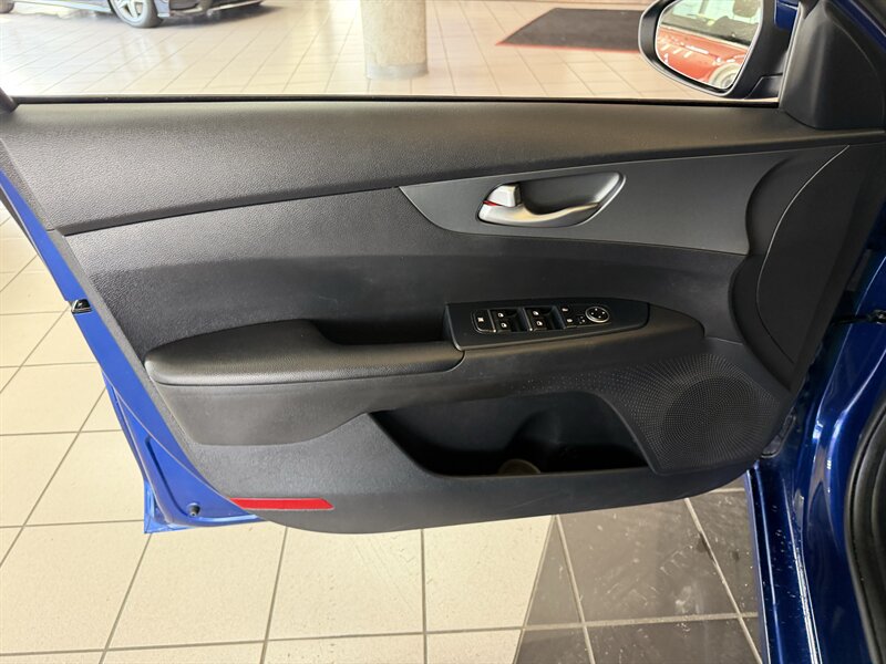 2021 Kia Forte LXS - Photo 13 - Hamilton, OH 45015