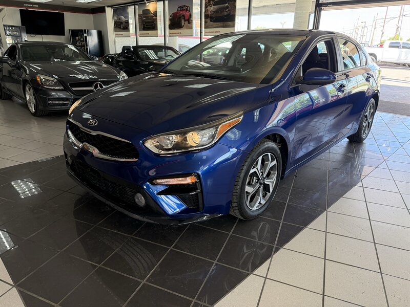 2021 Kia Forte LXS   - Photo 1 - Hamilton, OH 45015