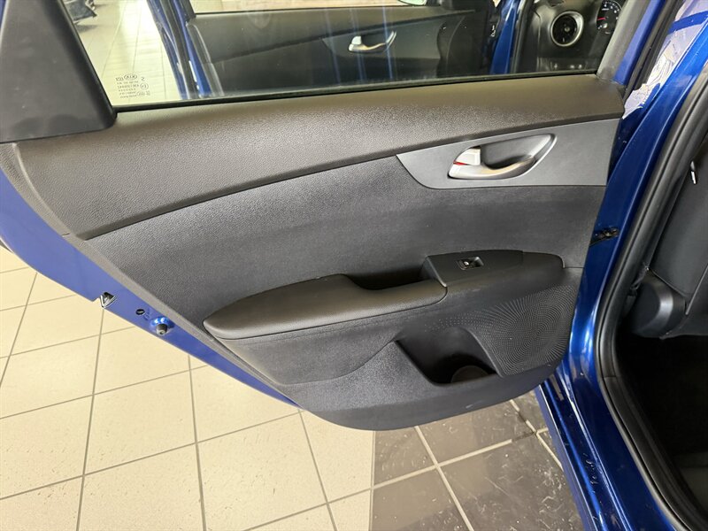 2021 Kia Forte LXS - Photo 21 - Hamilton, OH 45015