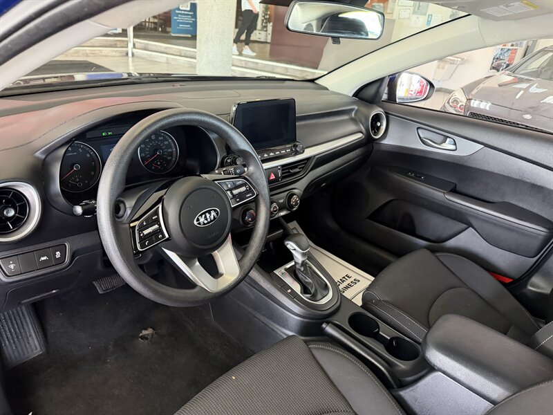 2021 Kia Forte LXS - Photo 10 - Hamilton, OH 45015