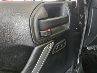 2014 Jeep Wrangler Unlimited Sahara 4X4 4DR SUV   - Photo 18 - Hamilton, OH 45015