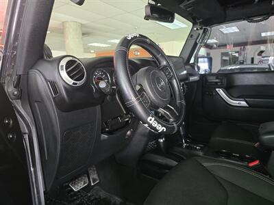 2014 Jeep Wrangler Unlimited Sahara 4X4 4DR SUV   - Photo 9 - Hamilton, OH 45015