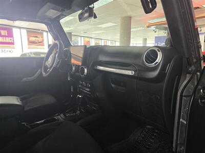 2014 Jeep Wrangler Unlimited Sahara 4X4 4DR SUV   - Photo 14 - Hamilton, OH 45015