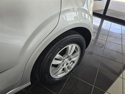 2014 Chevrolet Sonic LT Auto 4DR HATCHBACK   - Photo 24 - Hamilton, OH 45015