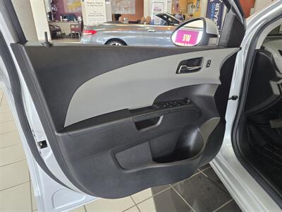 2014 Chevrolet Sonic LT Auto 4DR HATCHBACK   - Photo 6 - Hamilton, OH 45015