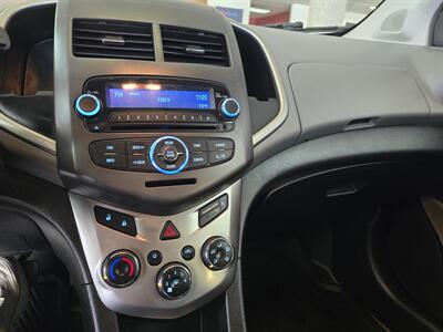 2014 Chevrolet Sonic LT Auto 4DR HATCHBACK   - Photo 21 - Hamilton, OH 45015