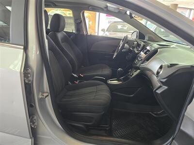 2014 Chevrolet Sonic LT Auto 4DR HATCHBACK   - Photo 13 - Hamilton, OH 45015
