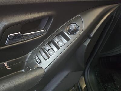 2015 Chevrolet Trax LTZ 4DR WAGON   - Photo 17 - Hamilton, OH 45015
