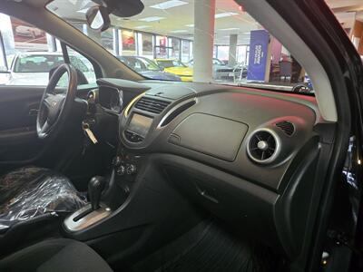 2015 Chevrolet Trax LTZ 4DR WAGON   - Photo 13 - Hamilton, OH 45015